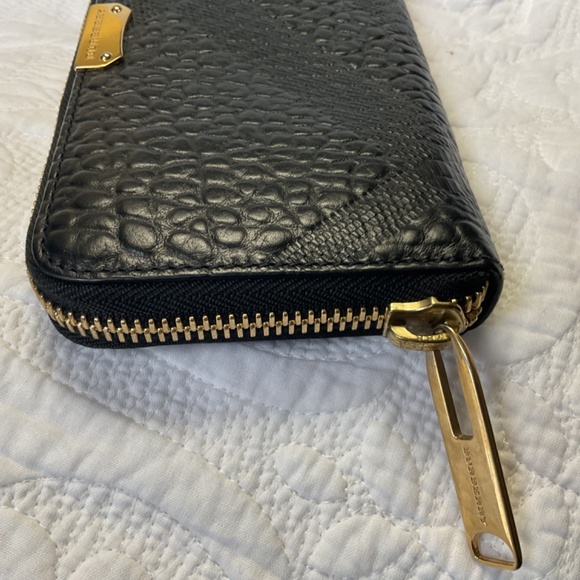 Burberry Embossed Check Signature wallet - Picture 11 of 16